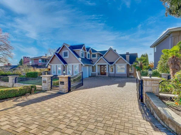 6296 Aubrey St, Burnaby, BC V5B 2E1