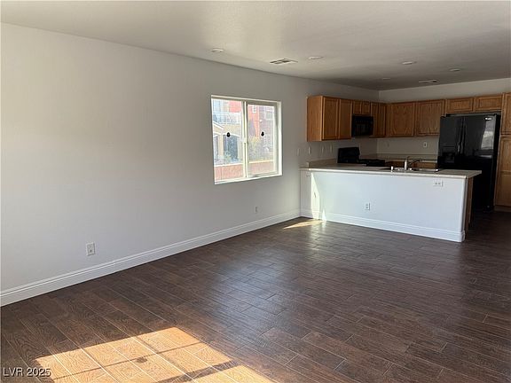 4th image of 6320 Tier Ave