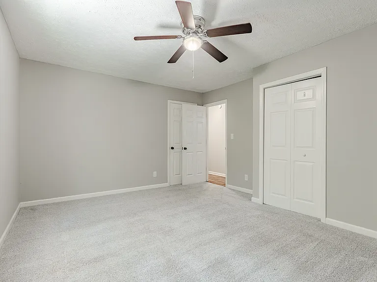 343 Meadowview Dr — Photo 8