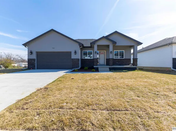 7601 S 34th St, Bellevue, NE 68147