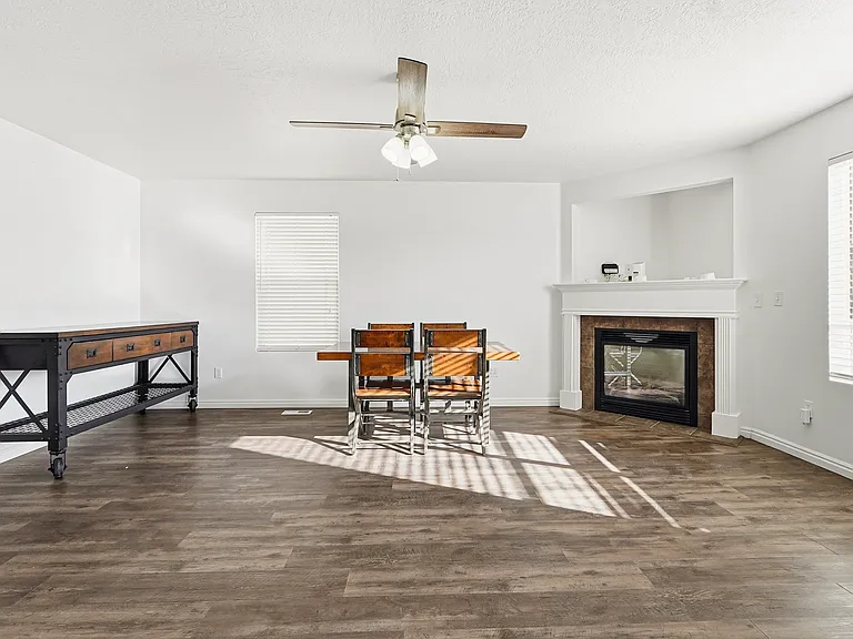 2156 E Frontier St — Photo 5