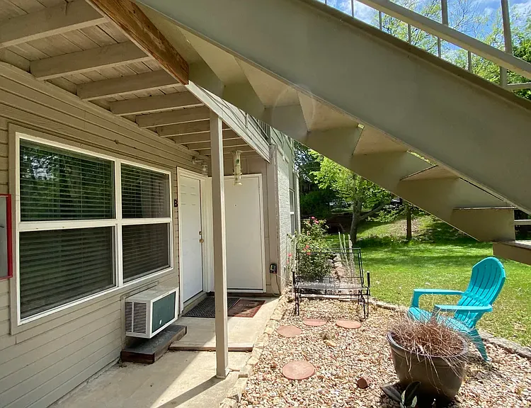 112 Lady Bird Ln #A — Photo 2