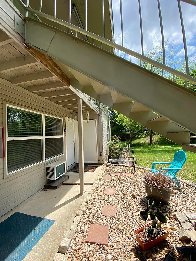 Building Photo - 112 Lady Bird Ln #A