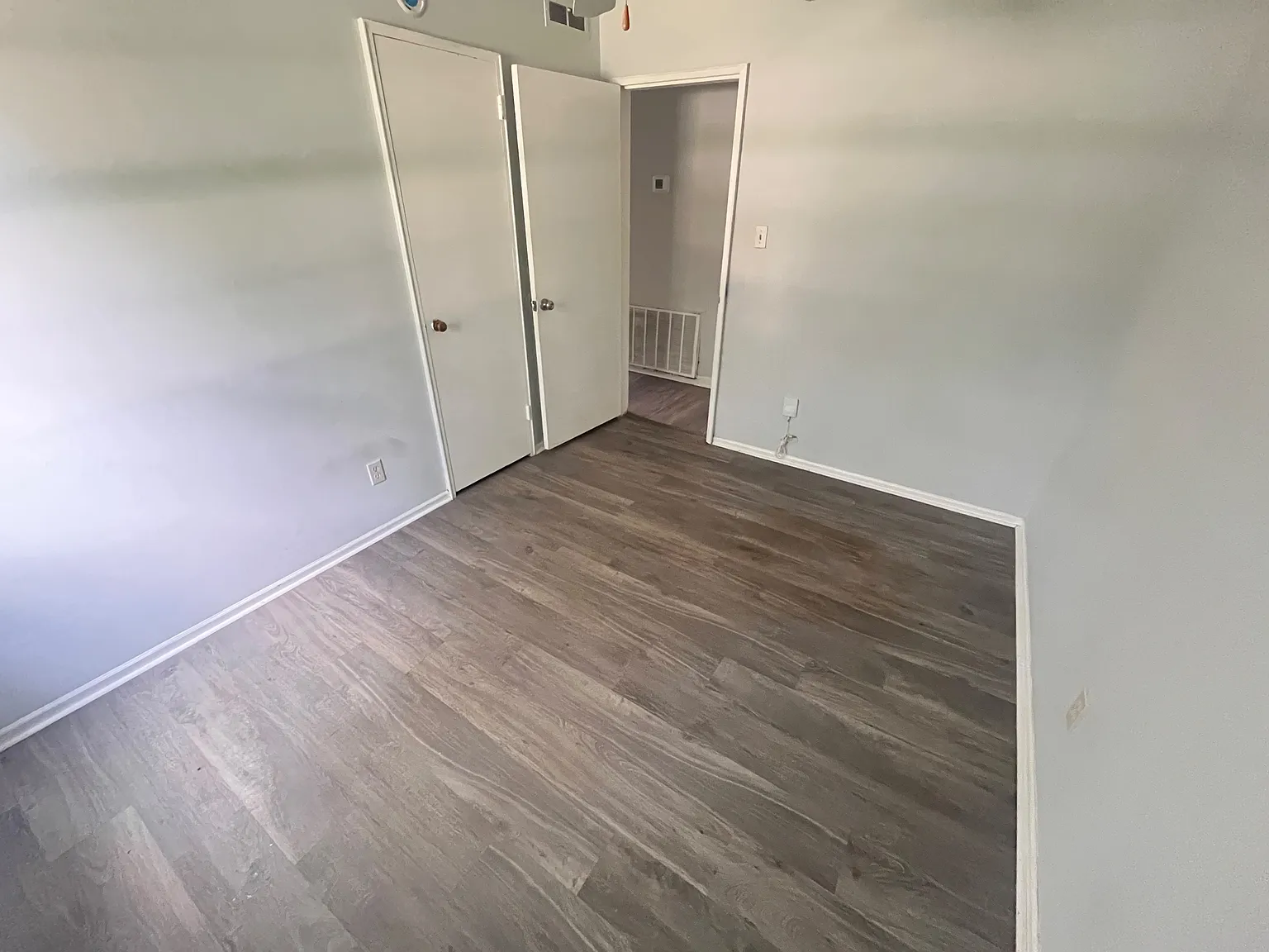 1113 Hahn Ave Northeast - 1 — Photo 4
