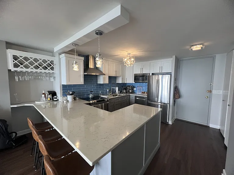 1660 N La Salle Dr #2405 — Photo 3