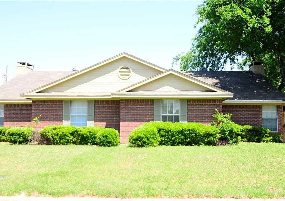 1st image of 1724 Carrington Dr