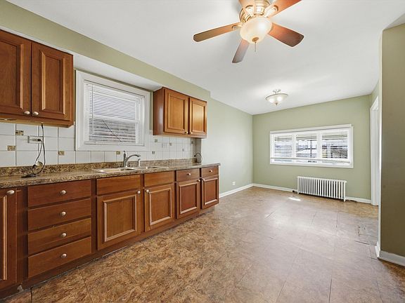 5th image of 2836 S Union Ave