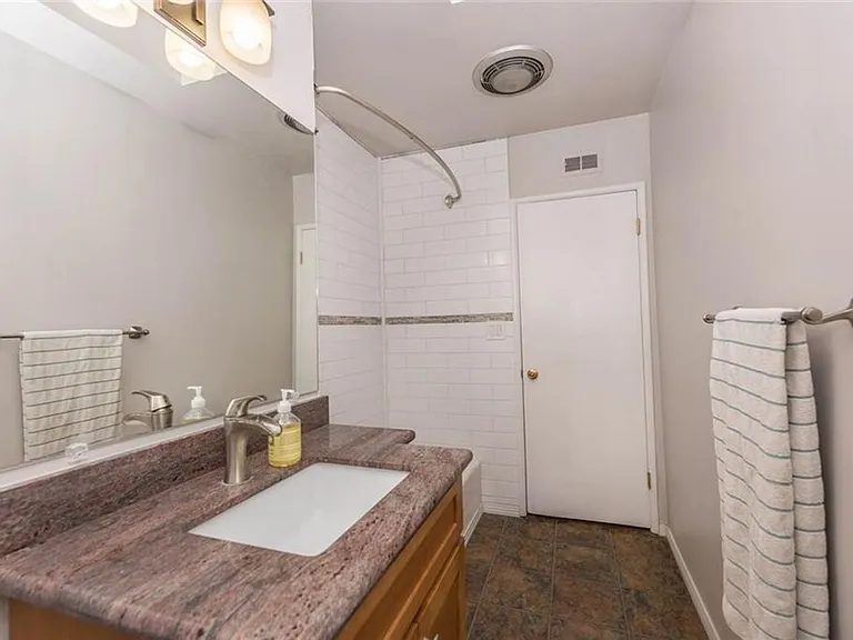 1054 N Grand St — Photo 10
