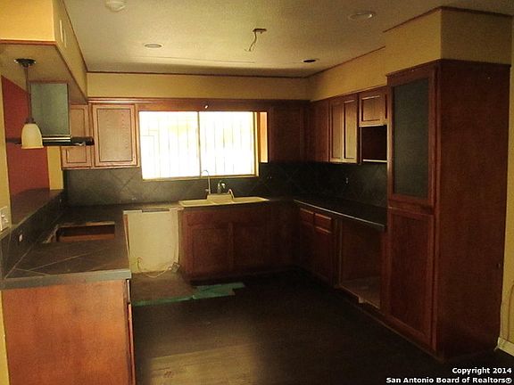 2nd image of 200 Harriett Dr