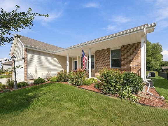 3rd image of 702 Merlot Ln