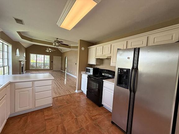 4th image of 323 Camden Cove Cir