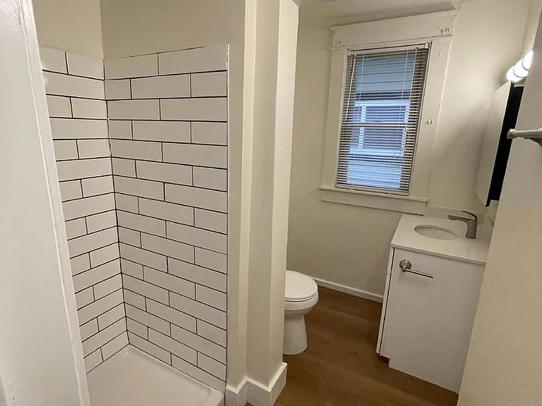 221 E 9th St — Photo 14