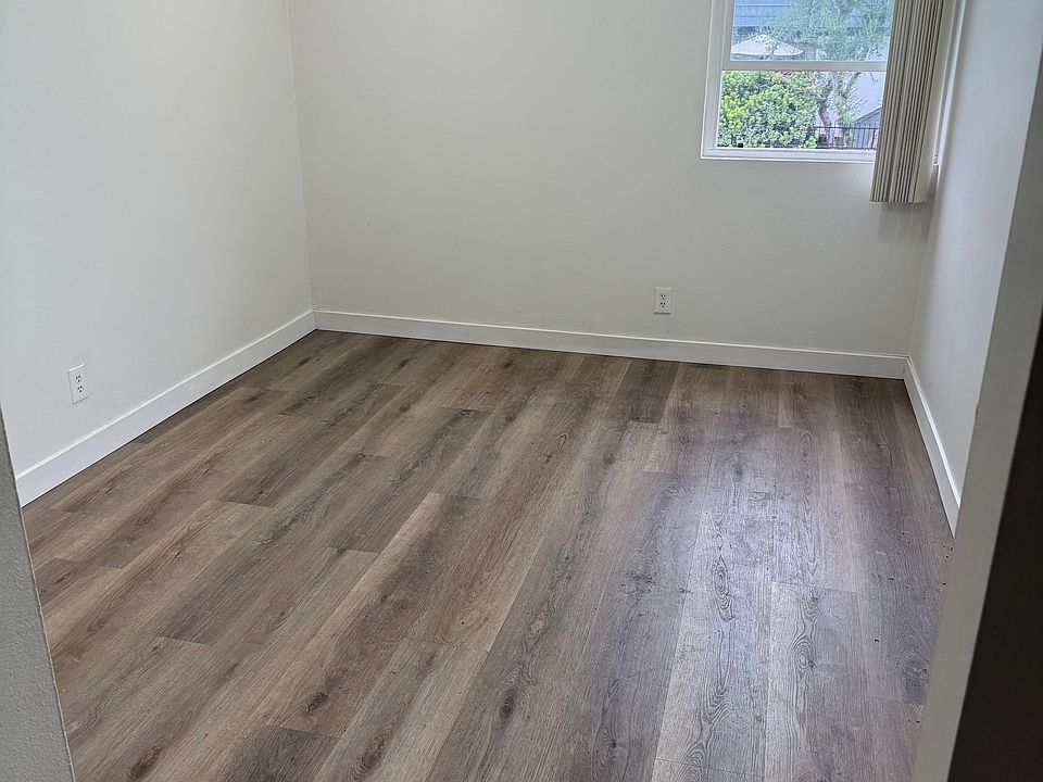 2nd image of 18620 Hatteras St Unit 234