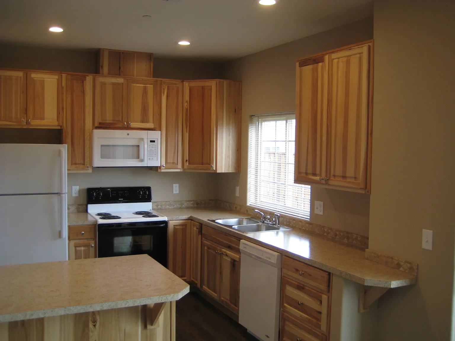 3 bed, 3.5 bath, 1500 sqft, $2,800 — Photo 4