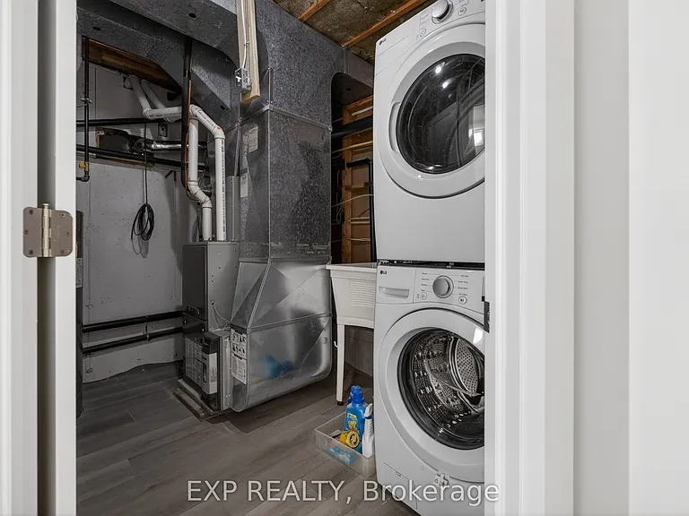 2580 Noella Cres #LOWER — Photo 22