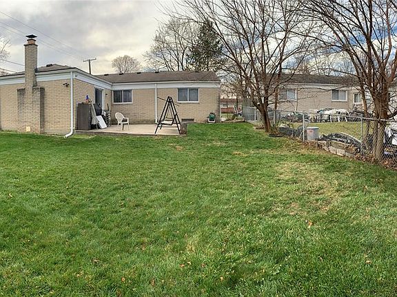 3rd image of 14404 Fairway St