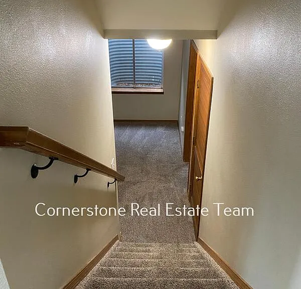 1345 Coolcrest Dr — Photo 22