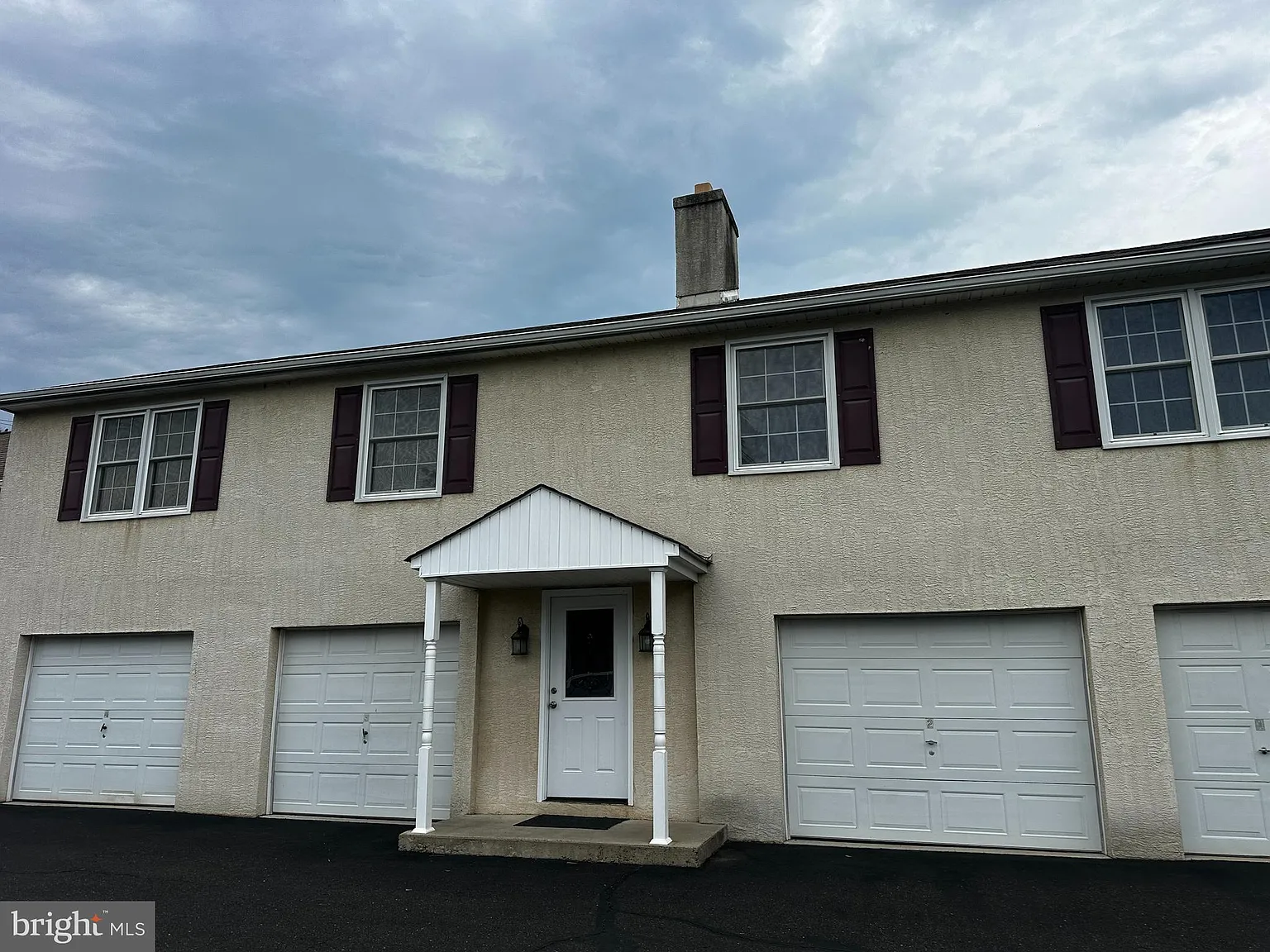 2 bed, 1.0 bath, 4076 sqft, $2,200 — Photo 2