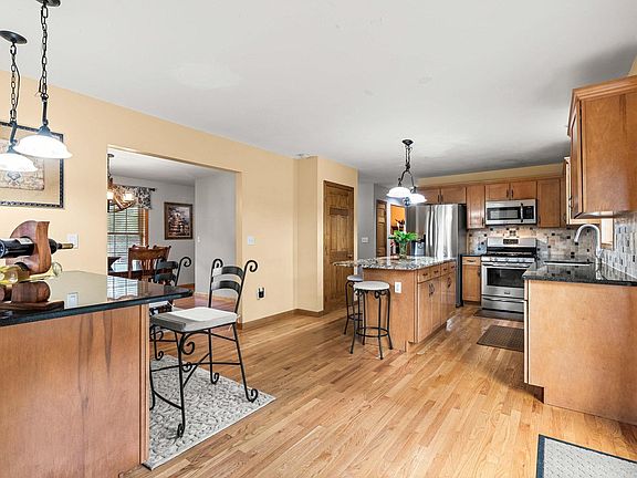 5th image of 52 Oak Hill Road