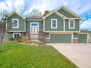 19537 E 14th St, Independence, MO 64056