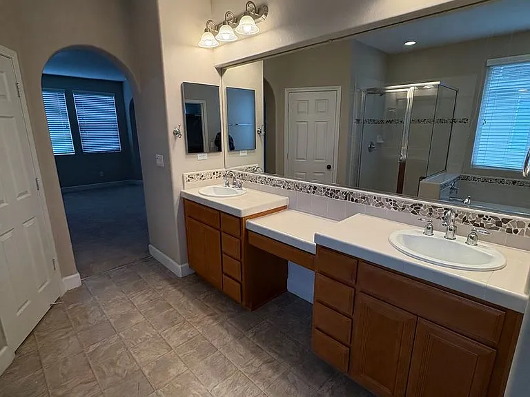 3116 W Buena Vista Ave — Photo 33