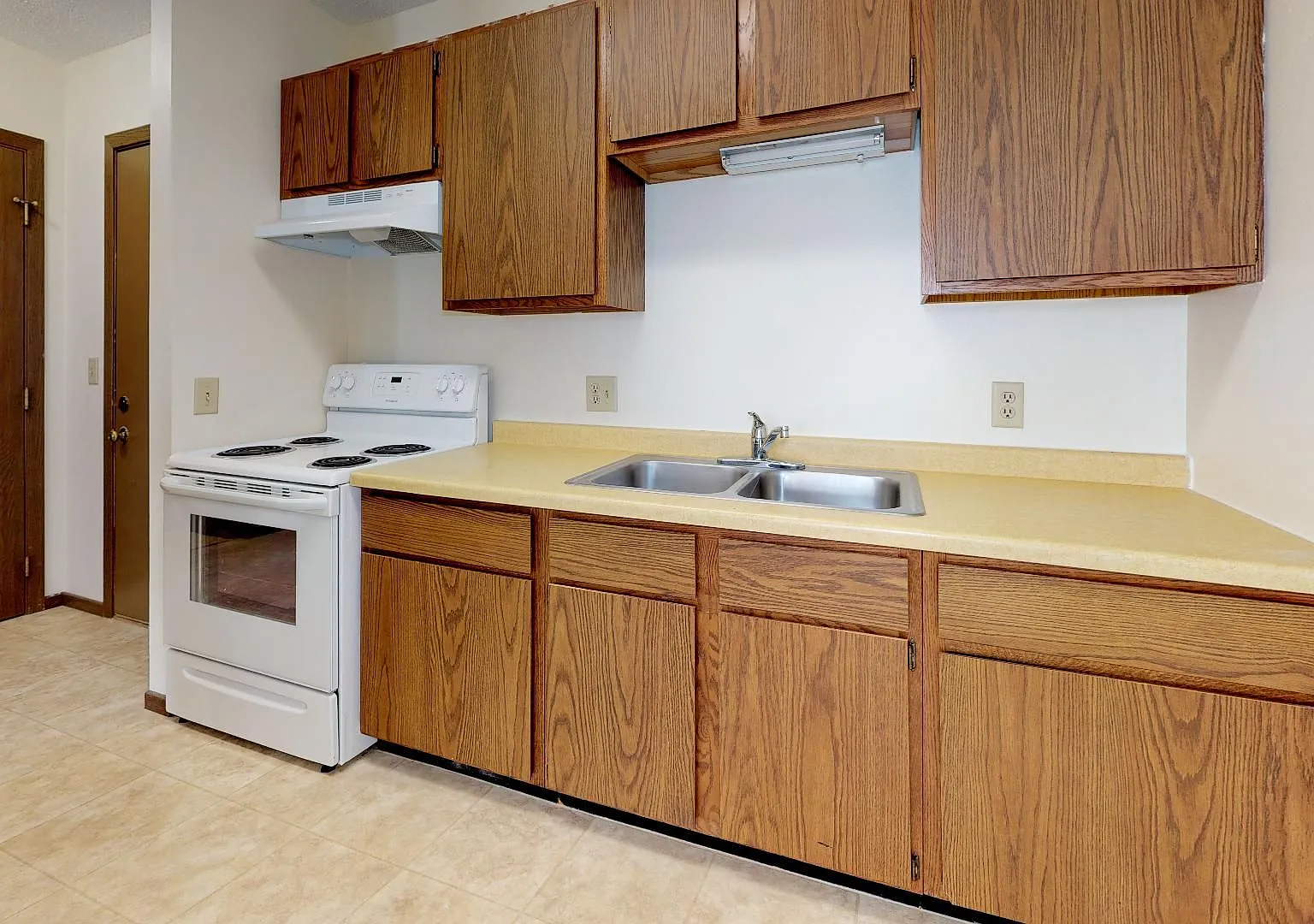 Grand Terrace Apartments (009) — Photo 2