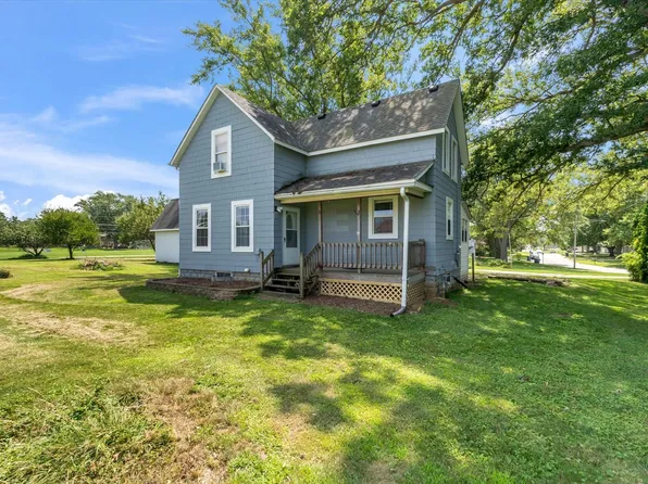513 12th St, Silvis, IL 61282