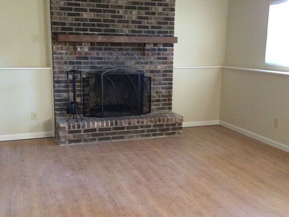 3rd image of 828 Vanceburg Dr