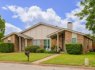 2200 Westmoor Pl, Arlington, TX 76015