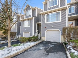 16 Woodland Ter, Nanuet, NY 10954