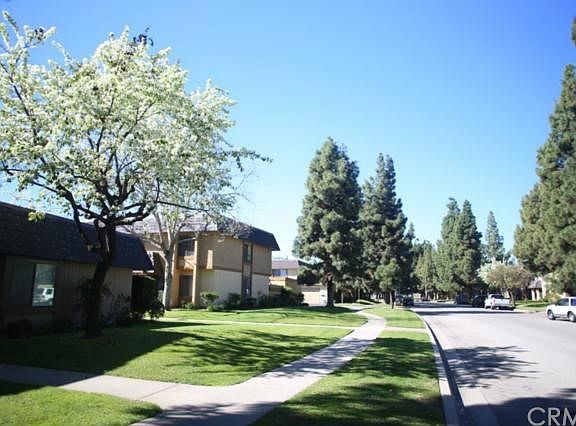 3rd image of 12327 Sunnycanyon Ln