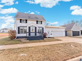 724 N Grant St, Canton, SD 57013