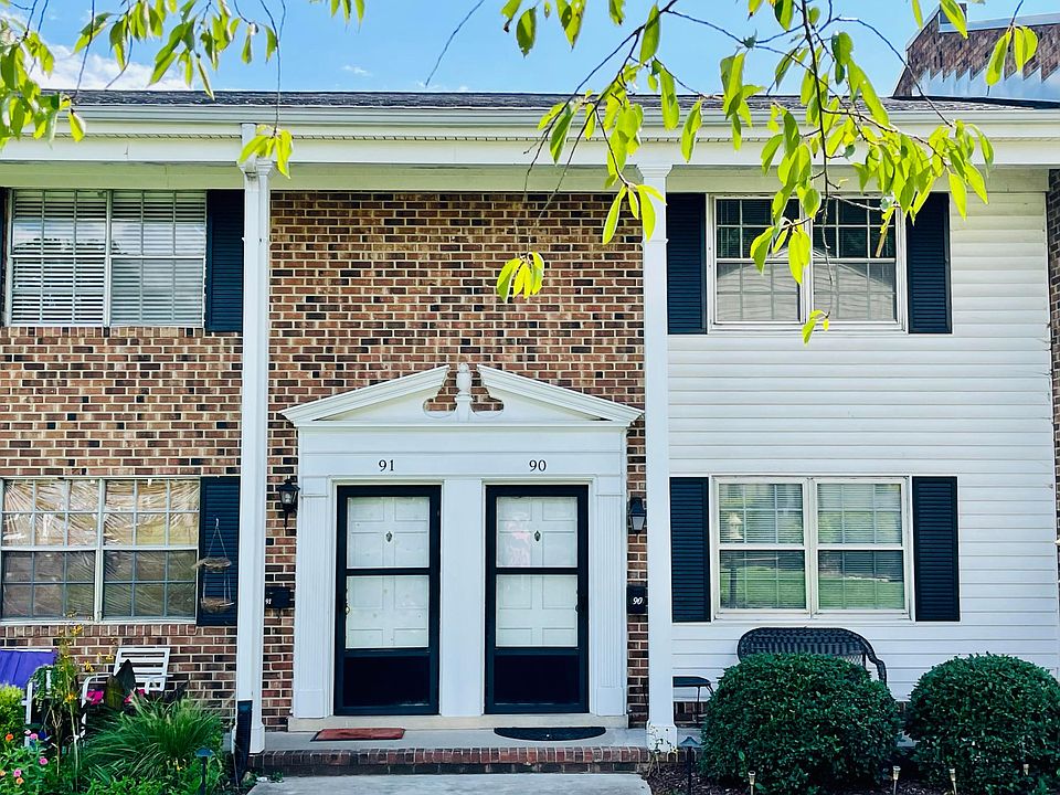 1st image of 1002 Willow Dr APT 90