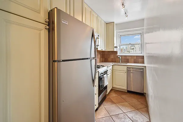 Sold by Mont Sky Real Estate | media 11