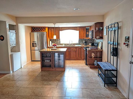 4th image of 3821 S Lake Dr