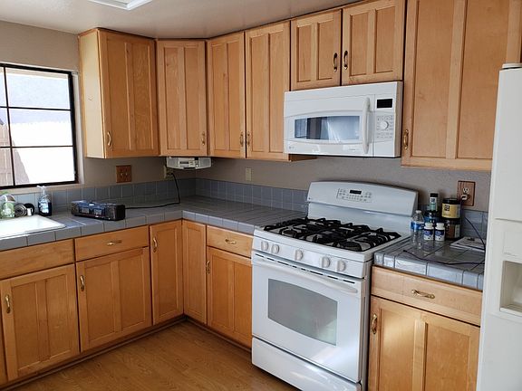 5th image of 13556 Longfellow Ln
