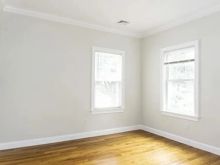 9-11 Woodside Ave #1 — Photo 4