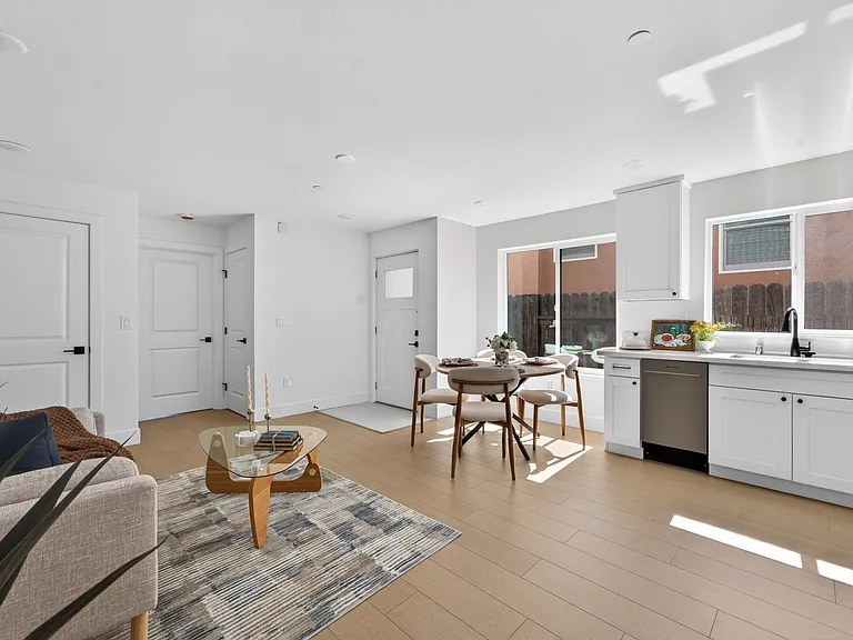 2710 T St #1 — Photo 11