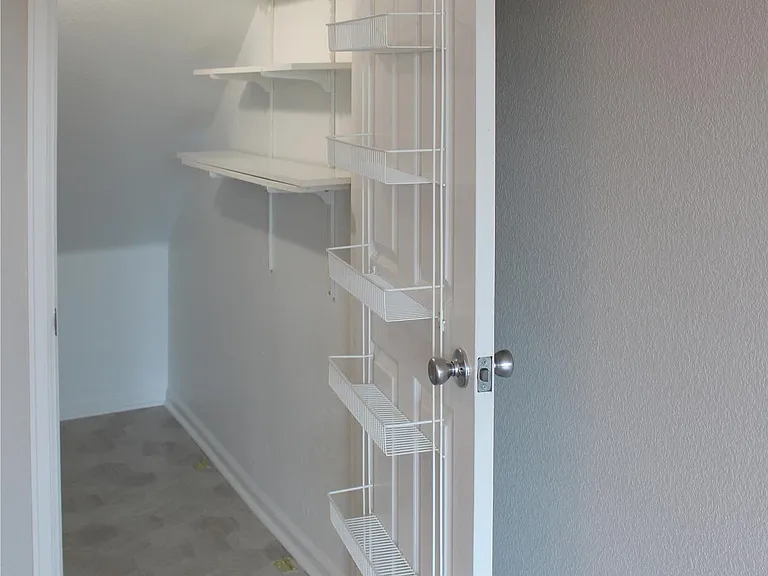 Oakcrest Cir — Photo 7