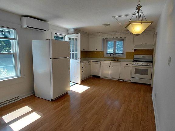 3rd image of 156 Fir St