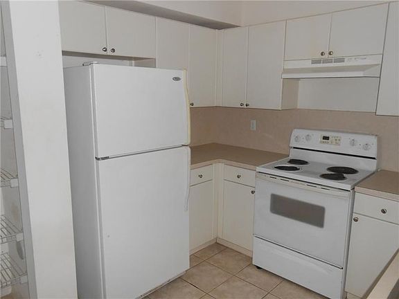 3rd image of 2241 SE 24th Pl #2241