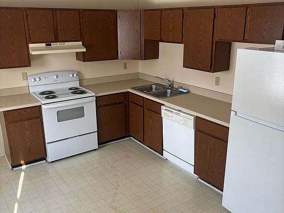 2nd image of 130 Woodridge Ct