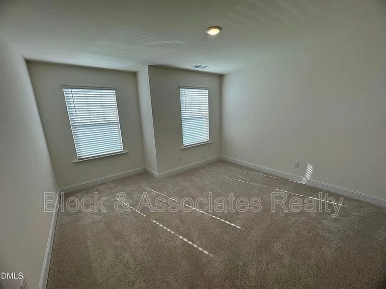 37 Bluebell St — Photo 19