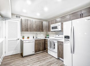550 S Dupont Pkwy #2-H, New Castle, DE 19720