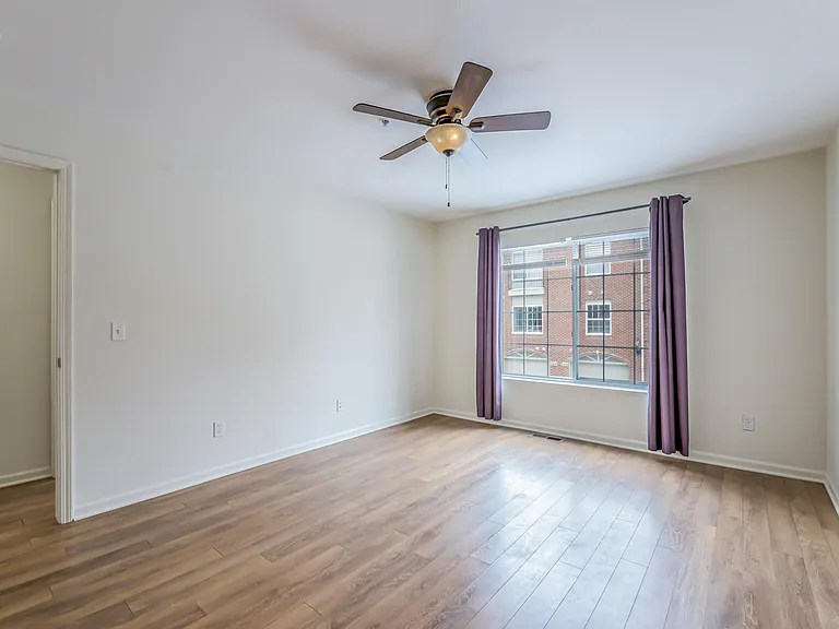 120 W Oakbrook Dr — Photo 18