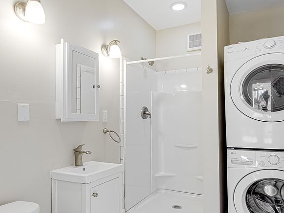 2nd image of 2450 Woodbine Ave APT 1