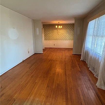 2nd image of 2223 Meloine Ln