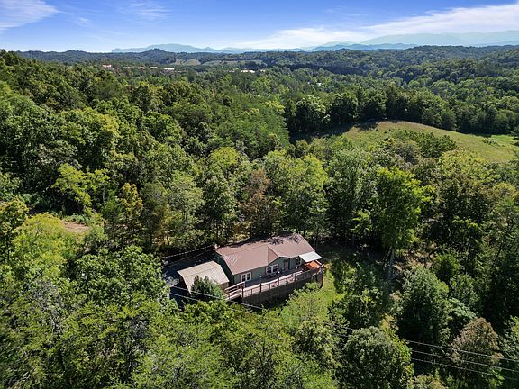 3rd image of 710 Autumns Peak Way
