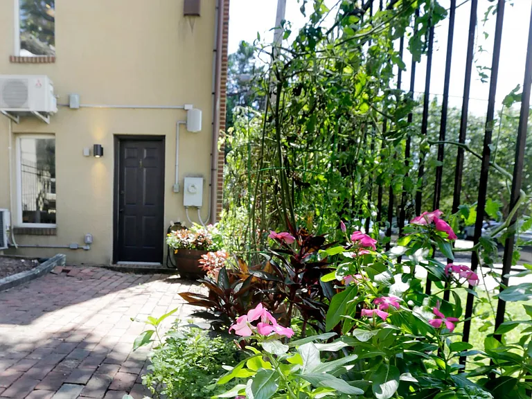 608 Burgundy St — Photo 4