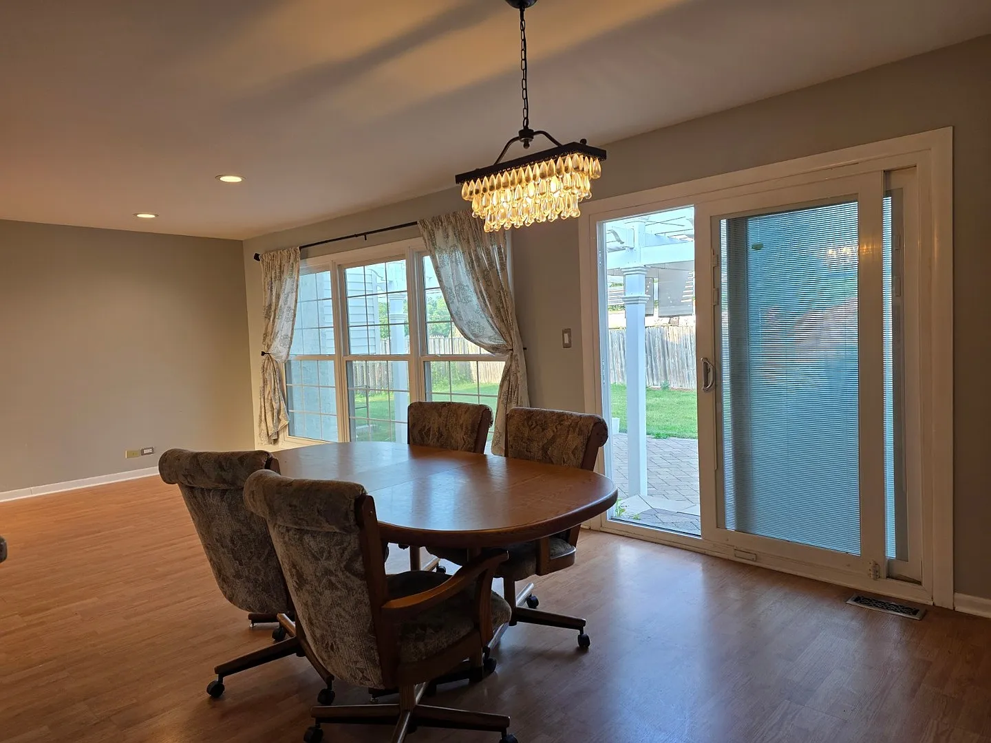 3 bed, 2.5 bath, 1425 sqft, $3,390 — Photo 2
